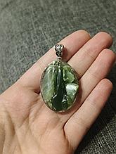 Нефритовый кулон-подвеска