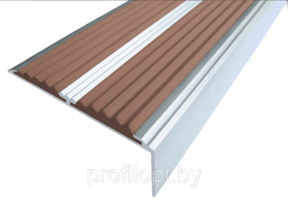 Алюминиевый угловой профиль противоскользящий с двумя резиновыми вставками КОРИЧНЕВЫЕ 68*23мм. 1,5м.