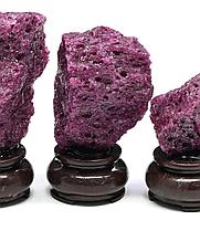 Натуральный рубин на подставке