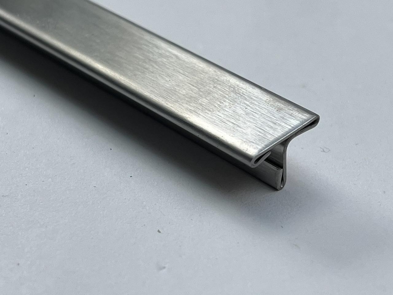 Т-образный профиль 14 мм из нерж. стали, БРАШИРОВАННЫЙ САТИН 270 см