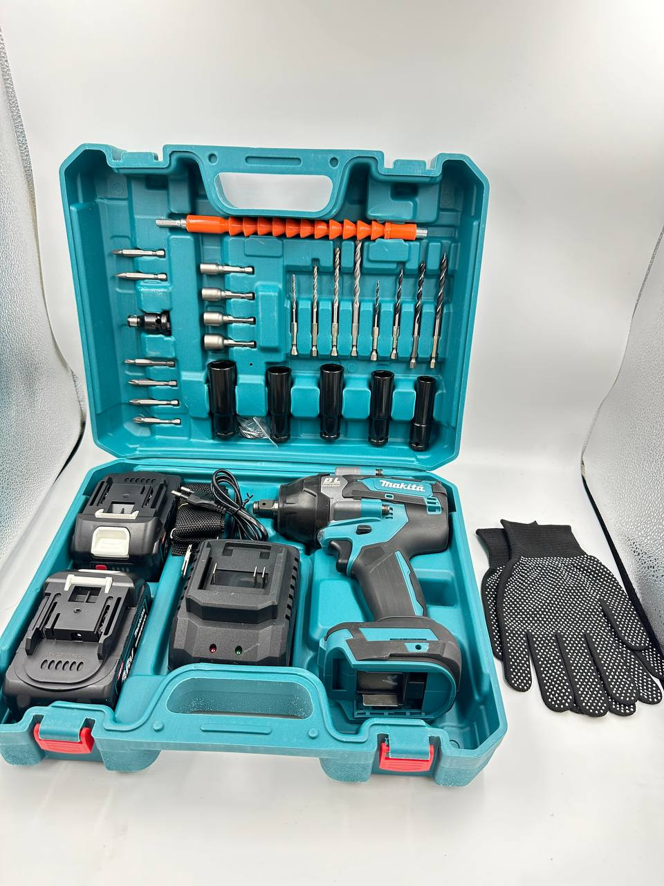 Гайковерт 800Нм с набором  Makita