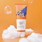 Пенка для умывания с чёрной соей и пантенолом Round Lab Soybean Panthenol Cleanser, 150 мл, фото 2