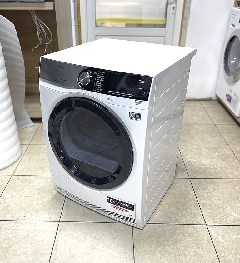 Cушильная машина с  ТЕПЛОВЫМ НАСОСОМ   AEG T8DS86689   8 КГ  ГАРАНТИЯ 1 ГОД