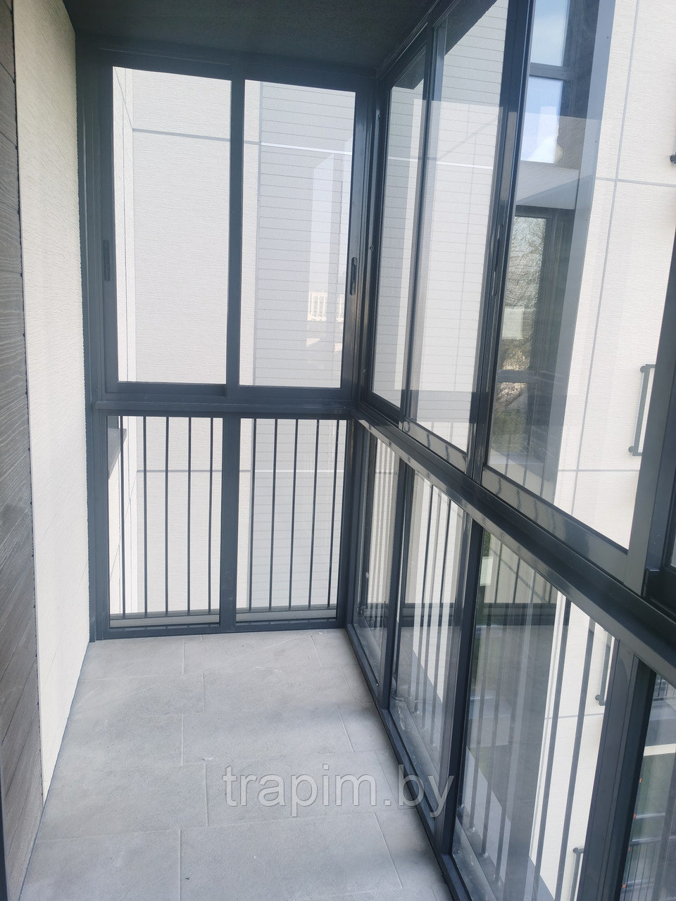 Раздвижные балконные рамы из алюминия