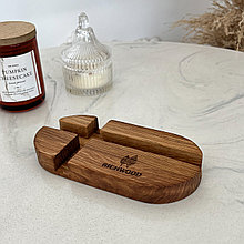 Подставка для телефона из дуба с логотипом