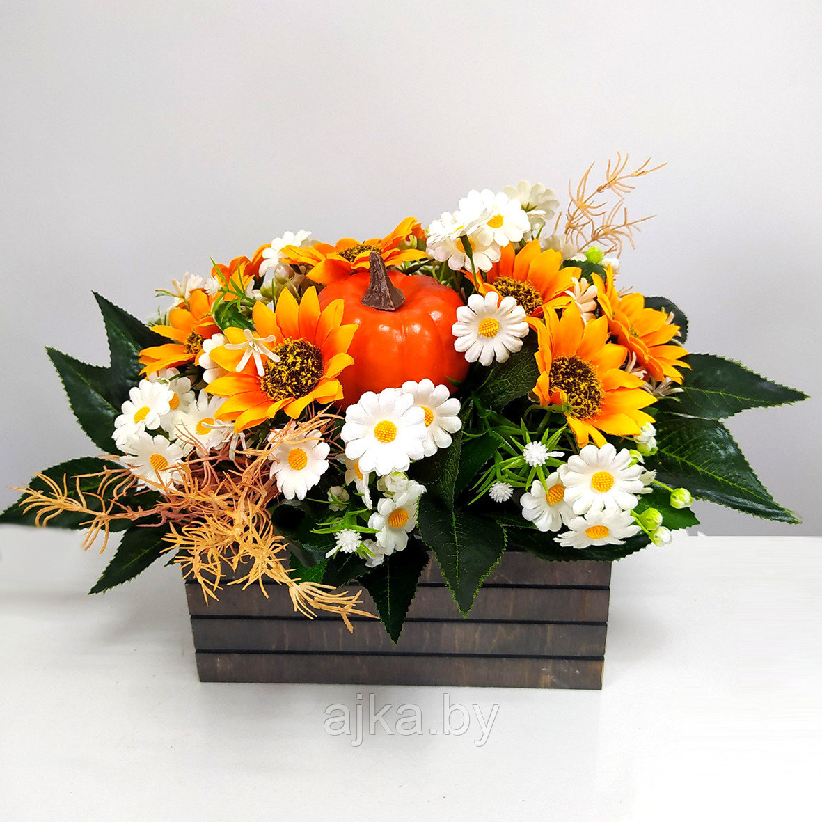 Цветочная композиция Подсолнухи-ромашки с тыквой 36 см