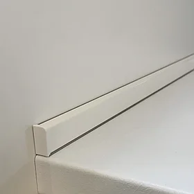 Плинтус алюминиевый Квадро Белый молочный матовый 4,2 м