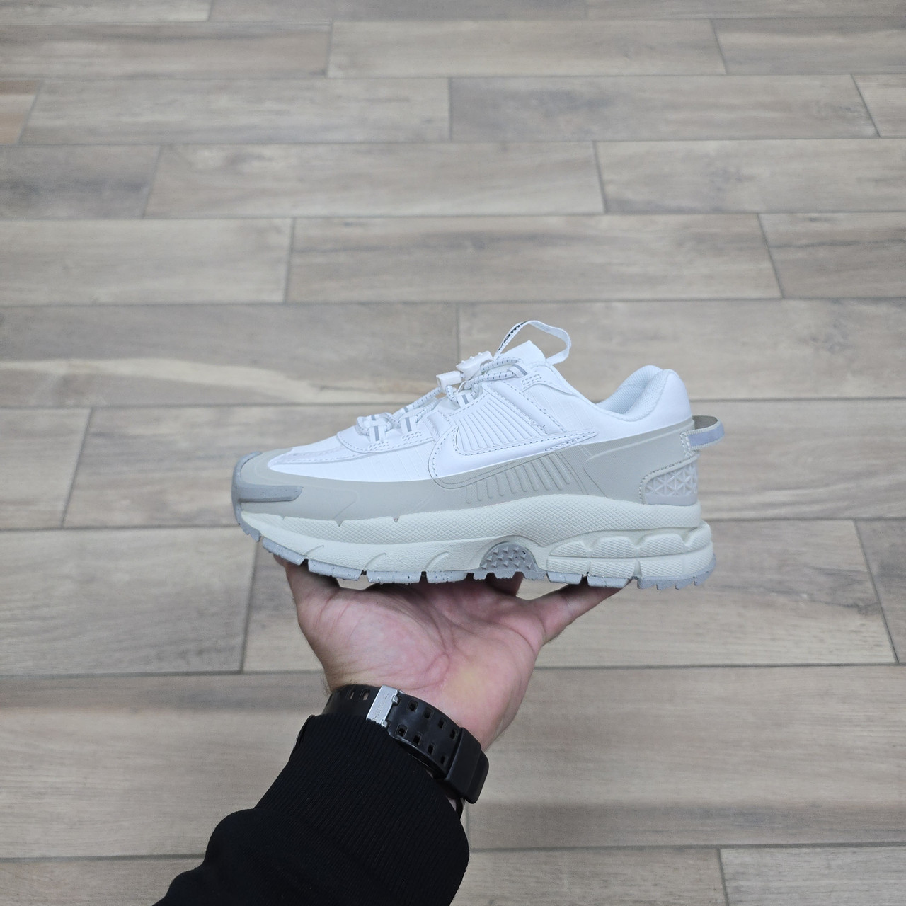 Кроссовки Wmns Nike Zoom Vomero Roam Summit White