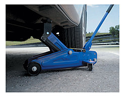 Как выбрать подкатной домкрат