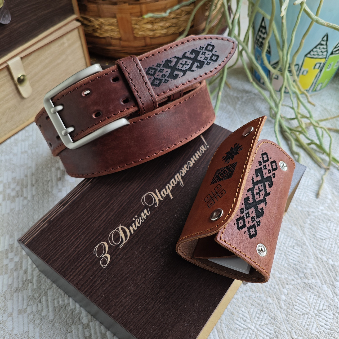 Подарочный бокс с белорусским орнаментом: ремень ТЁРКА 4см + ключница