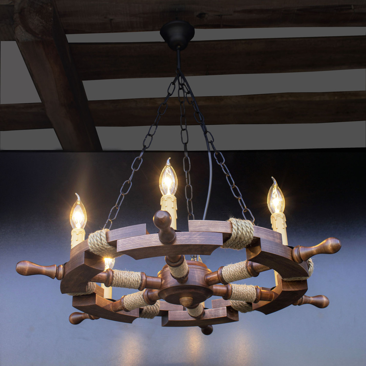 Подвесная люстра-штурвал из дерева