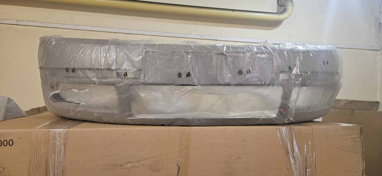 Бампер VAG 3U0807217 GRU