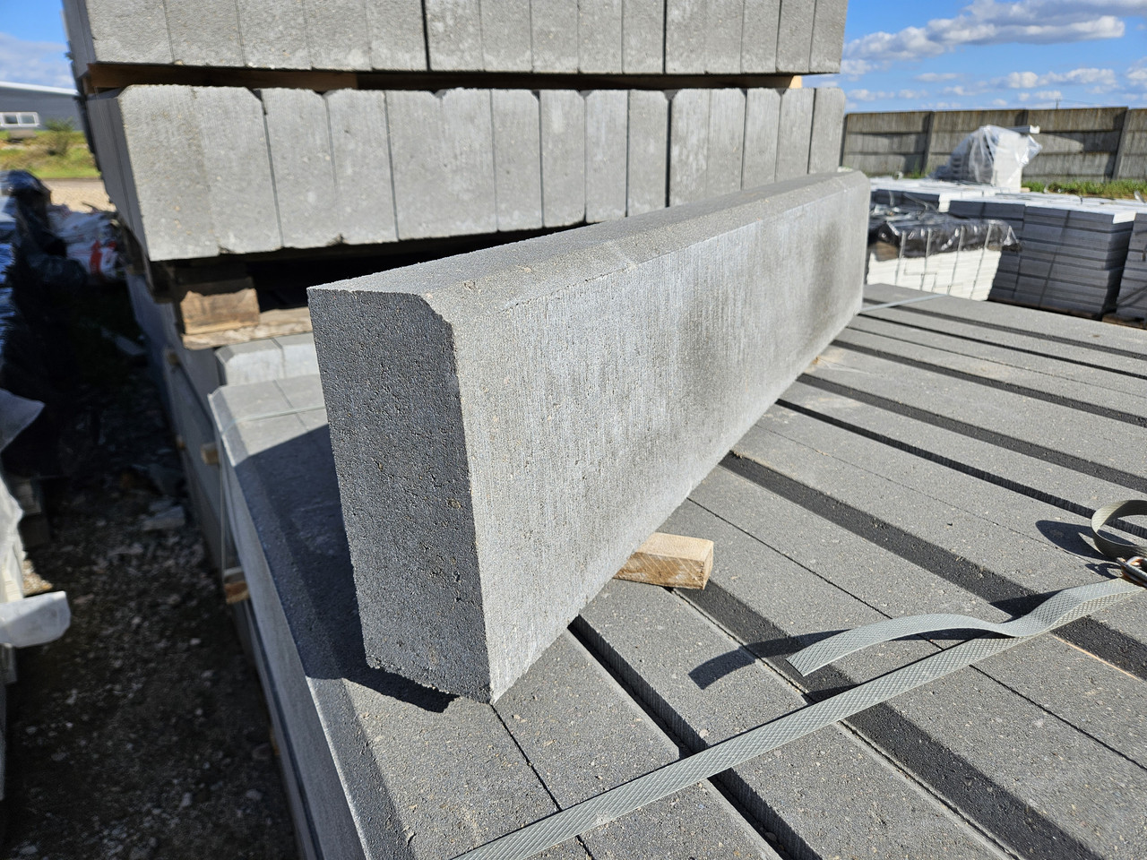 Поребрик тротуарный 1000х200х80мм