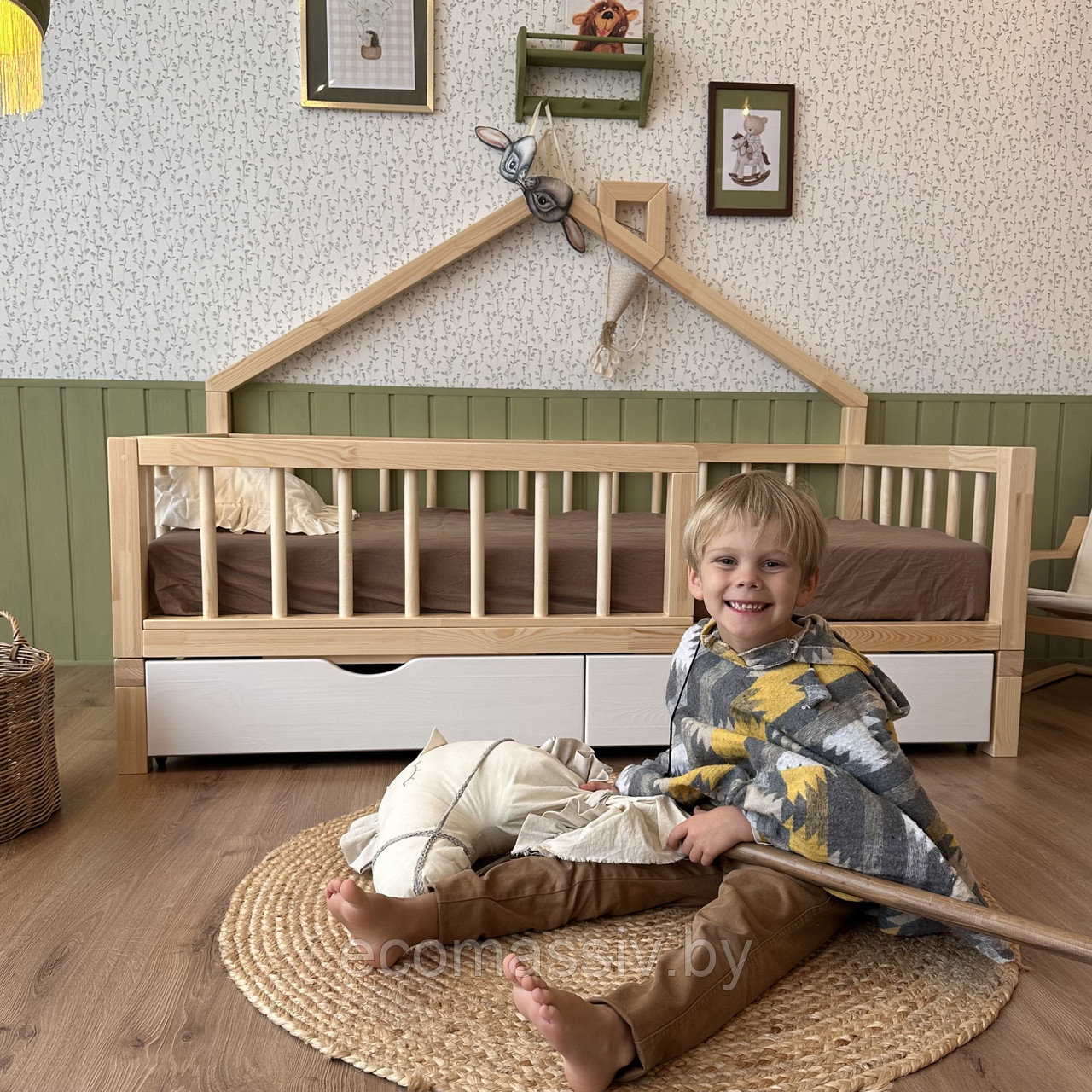 Кровать односпальная Томми с домиком у стены
