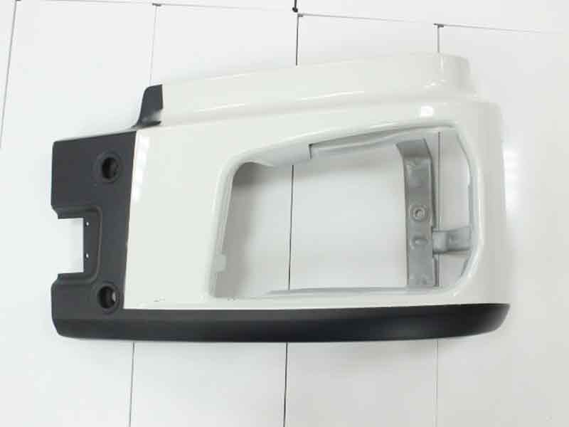 Угол бампера (левая часть)  белый цвет Shacman X3000/ШАКМАН Х3000