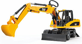 Игрушка Bruder экскаватор колёсный CAT с отвалом 02445