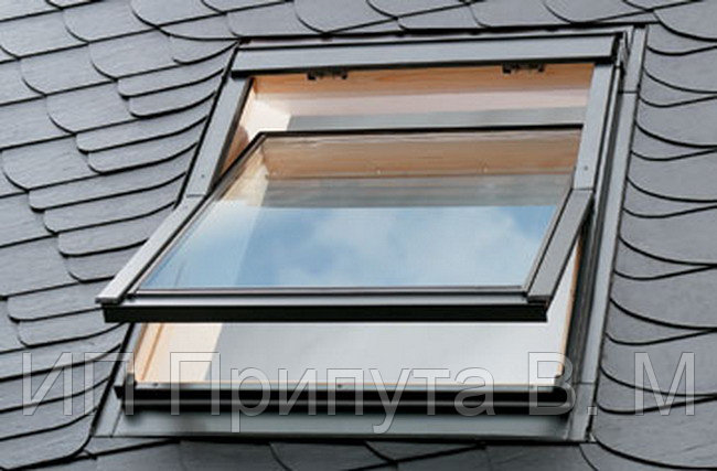 Окно мансардное Fakro FTS-V 78x98 с окладом ESV для установки в плоскую кровлю