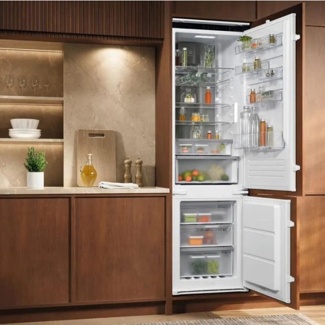 встроенный двухкамерный холодильник Electrolux E6MNCE19S с полным No Frost, зоной свежести