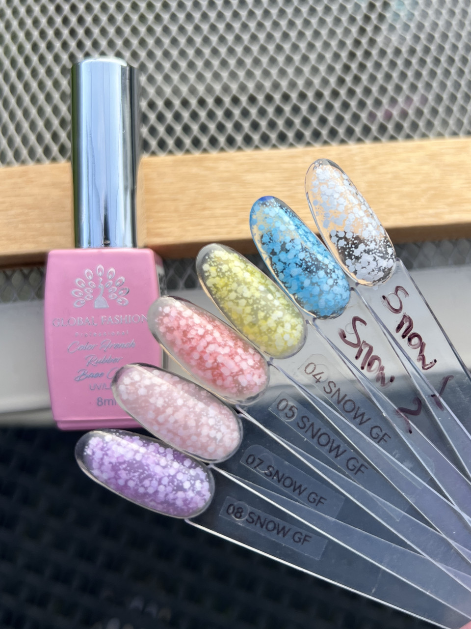 База каучуковая с хлопьями SNOW «Global Fashion ”  8ml