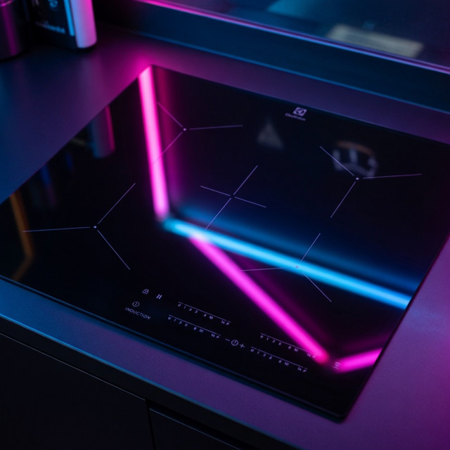 Встраиваемая индукционная варочная панель Electrolux CIT61443 черная стеклокерамика