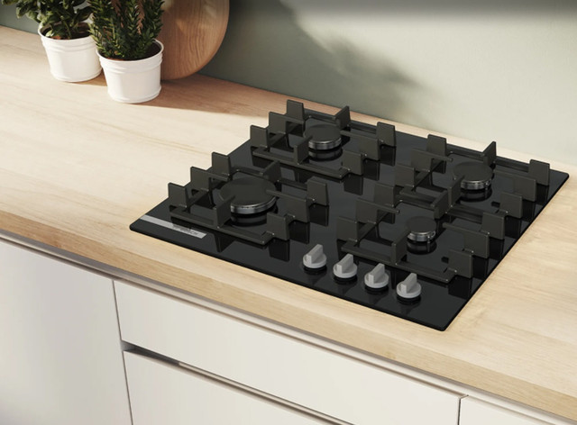 Газовая варочная панель Bosch PNN6B6K40 черное закаленное стекло чугунные решетки производство Германия