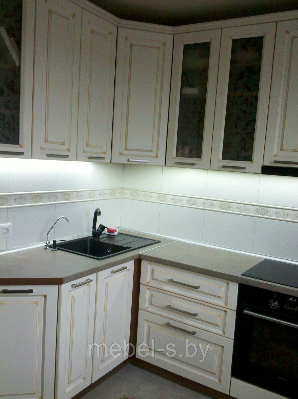 Кухня с фасадами с филенкой