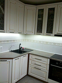 Кухня с фасадами с филенкой