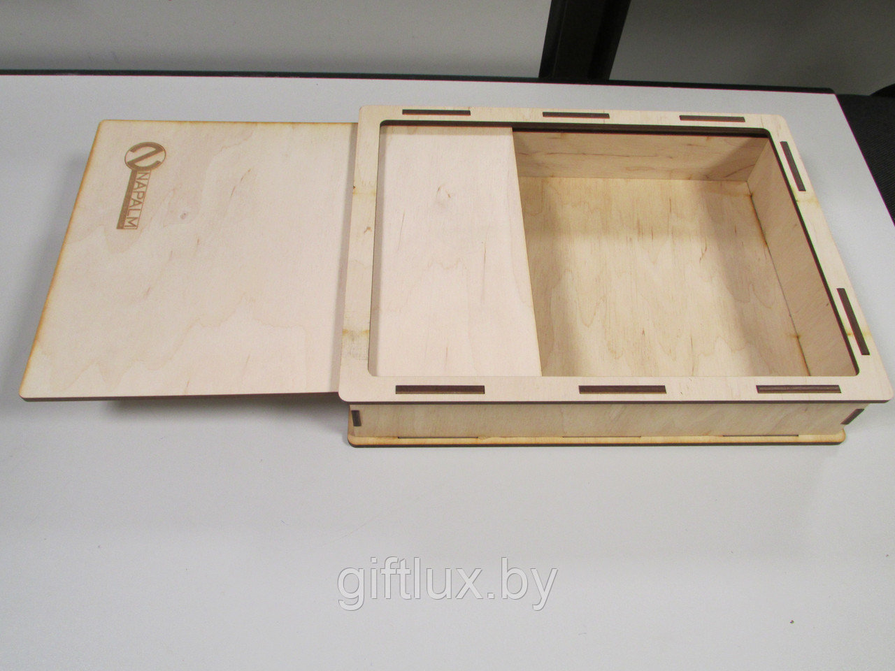 Подарочная коробка-пенал деревянная 16*24*3,5 см