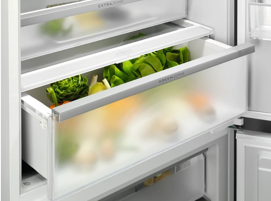 Зона свежести в холодильнике Electrolux ENP7TD75S