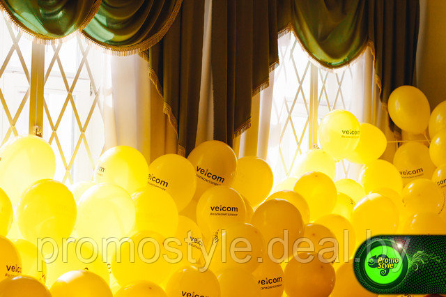 500 воздушных шариков почти заблокировали выход из комнаты для Специалистов ПромоСтиль