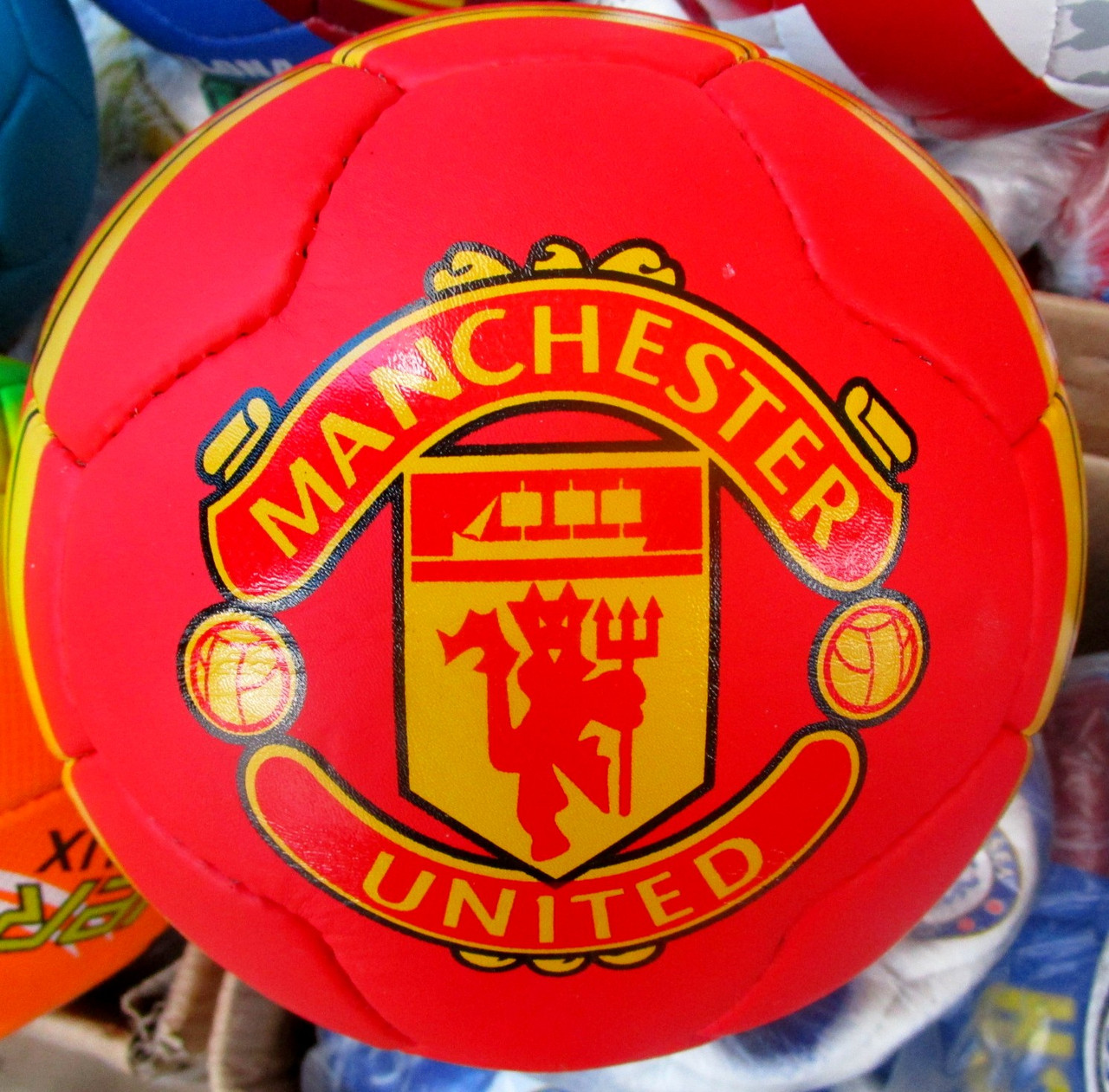 Мяч футбольный тренировочный Manchester United №5 - фото 1 - id-p37573821