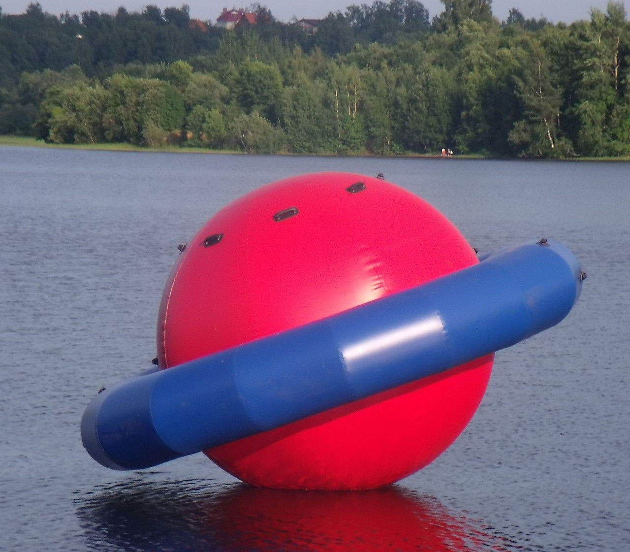 Надувной водный аттракцион "Сатурн"