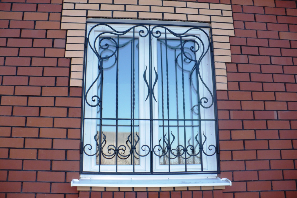 Металлические решетки на окна для дома. - фото 1 - id-p37737025