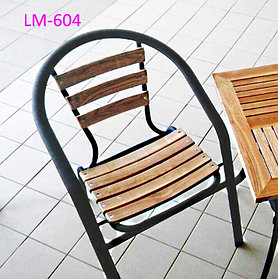  Деревянный стул для дачи. Стул деревянный на металлическом каркасе.