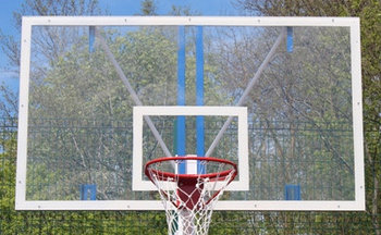 Щит баскетбольный игровой 1800×1050 мм, оргстекло 10 мм, с основанием