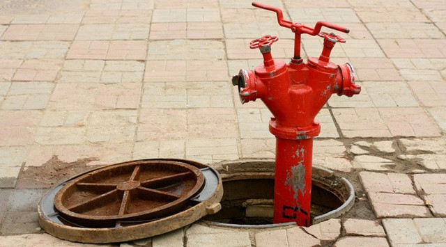 проверка работоспособности пожарных гидрантов с пуском воды