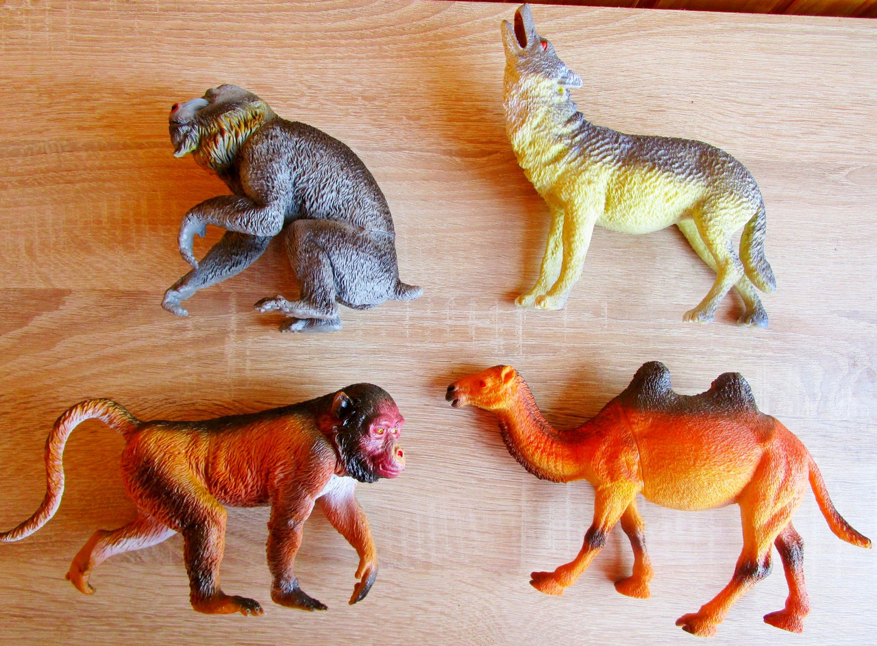 Фигурки разных животных (пластик, тверд.)