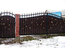 Кованые ворота с профнастилом и кованой декоративной частью