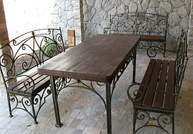 Кованый гарнитур (стол + 2 скамейки)