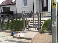 Забор, ворота и калитка из профильной трубы; высота 1.5 метра