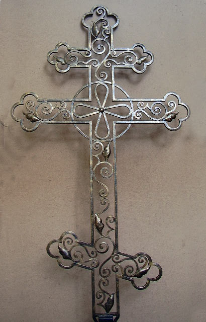 Христианский крест на могилу