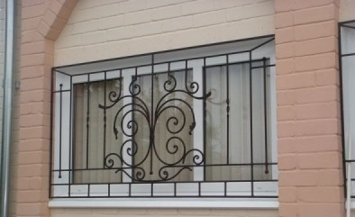 Решетки на окна с кованым рисунком модель 134