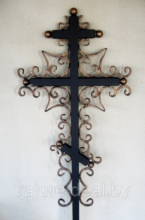 Крест кованый на кладбище №16