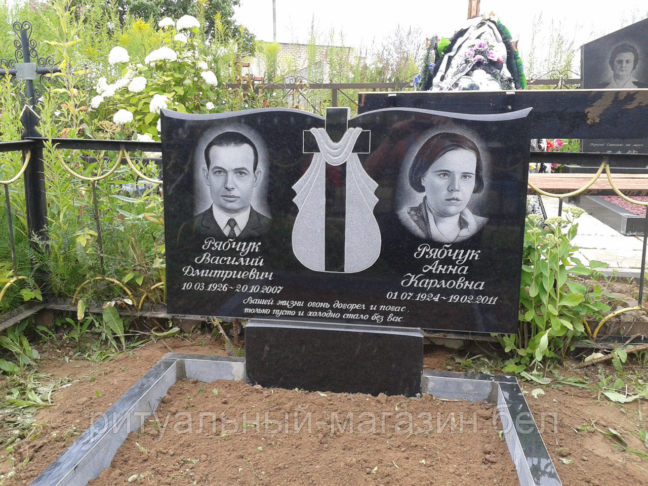 Двойной памятник из гранита