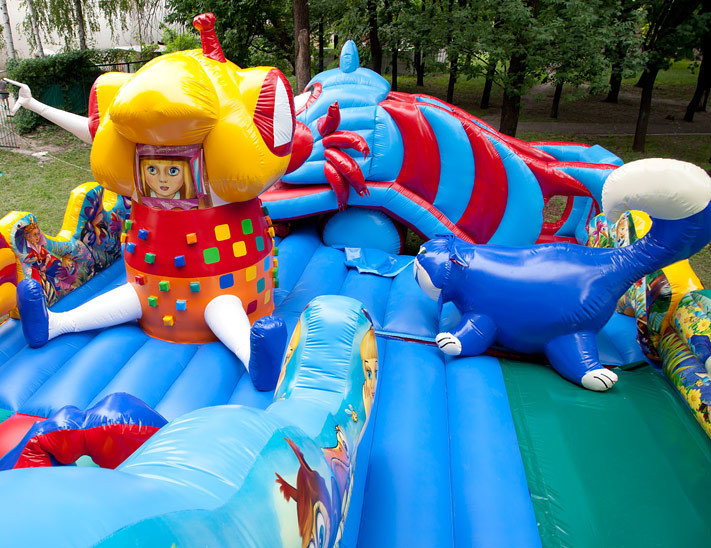 Батутный комплекс "Алиса в стране чудес"