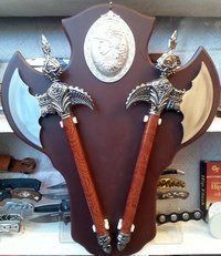 Декоративное сувенирное оружие (коллаж топоры и щит)на стену - фото 1 - id-p46544078