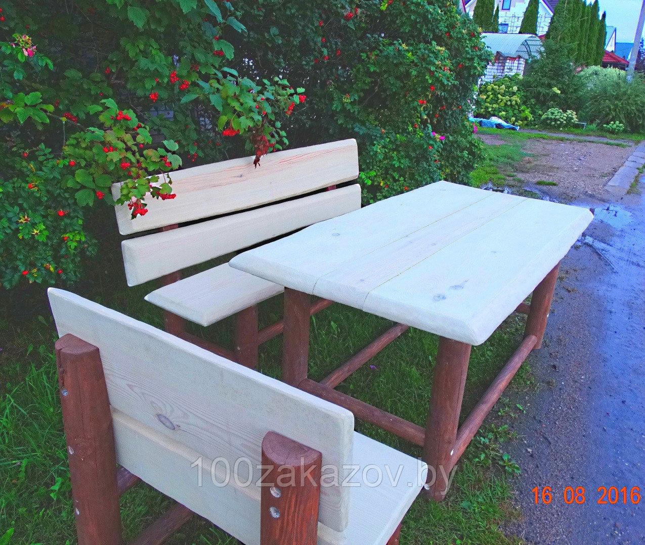 Набор садовой деревянной мебели. Деревянный стол + деревянные скасейки.