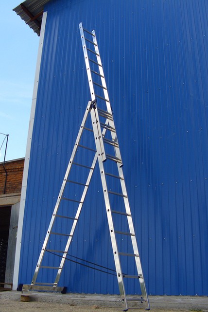 Лестницы трехсекционные универсальные алюминиевые. Общая высота от 3,36 до 10,95 м. (ALUMET) - фото 3 - id-p439167
