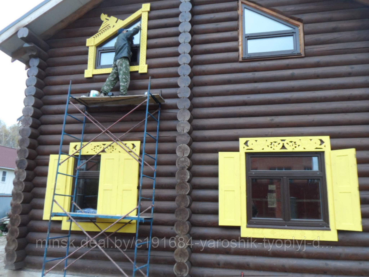 Покраска срубов деревянного дома