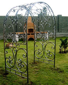 Кованая арка для дома и дачи